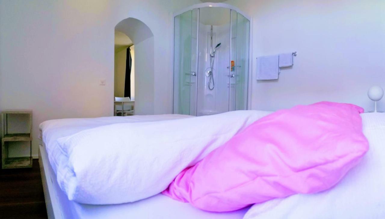 Rooms-Zimmer Neuhausen Am Rheinfall Buitenkant foto